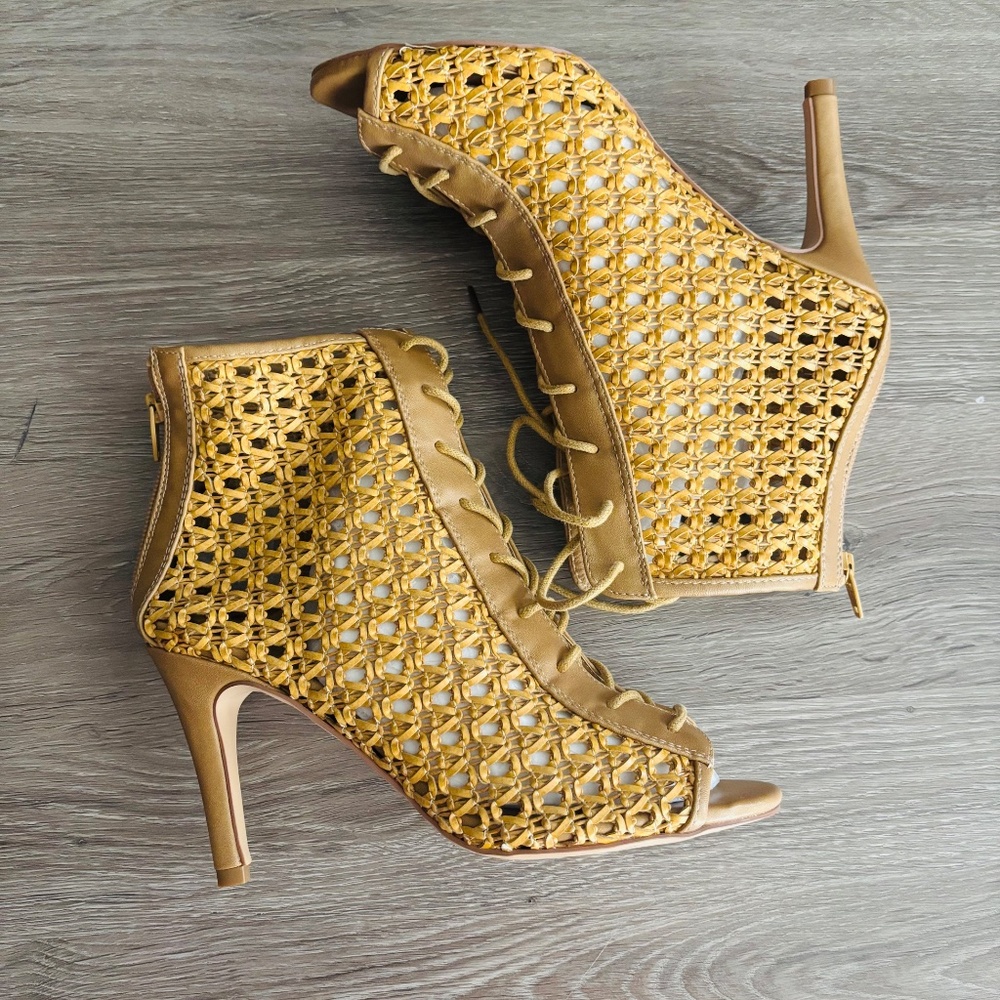 C Comfort Lace Up Peep Toe Woven Booties Size 8